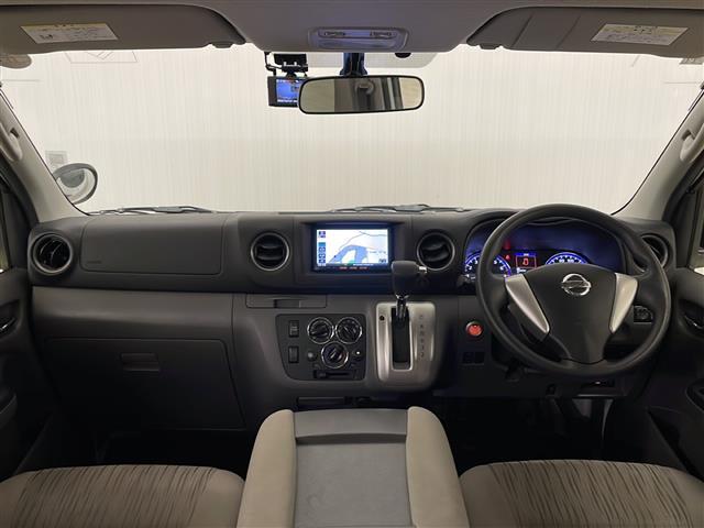 NV350キャラバンワゴン GX 純正メモリナビ(CD/BT/ラジオ/フルセグ)バックカメラ ETC 前後ドライブレコーダー 社外フロアマット オートライト プッシュスタート スマートキー×2 ドアバイザー(2枚目)