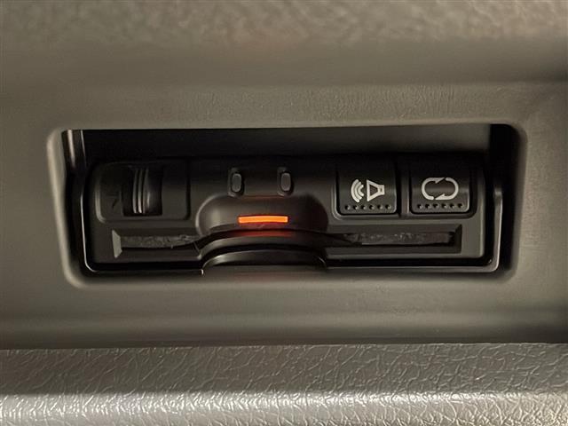 NV350キャラバンワゴン GX 純正メモリナビ(CD/BT/ラジオ/フルセグ)バックカメラ ETC 前後ドライブレコーダー 社外フロアマット オートライト プッシュスタート スマートキー×2 ドアバイザー(7枚目)