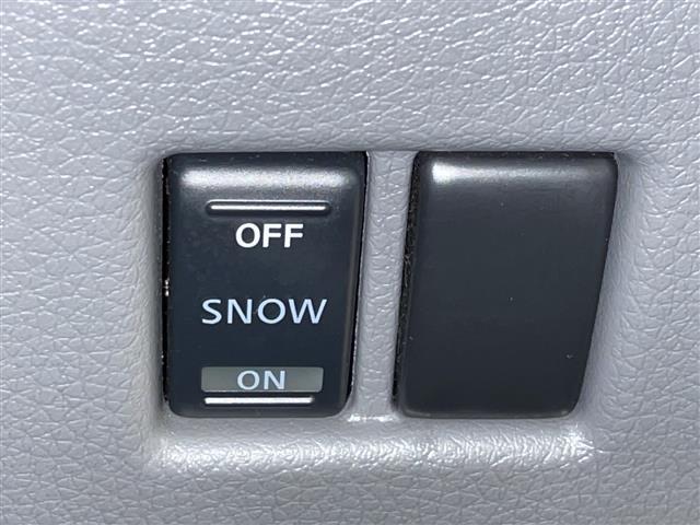 NV350キャラバンワゴン GX 純正メモリナビ(CD/BT/ラジオ/フルセグ)バックカメラ ETC 前後ドライブレコーダー 社外フロアマット オートライト プッシュスタート スマートキー×2 ドアバイザー(9枚目)