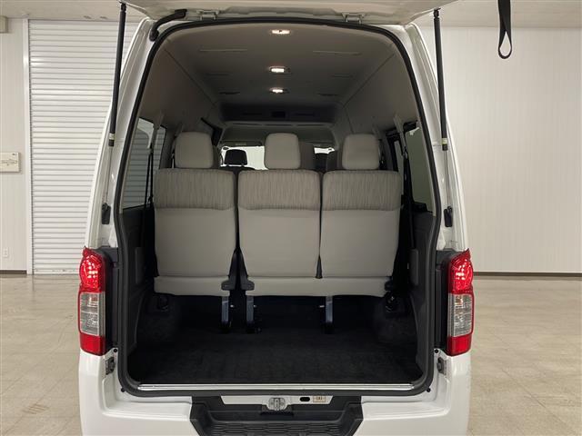 NV350キャラバンワゴン GX 純正メモリナビ(CD/BT/ラジオ/フルセグ)バックカメラ ETC 前後ドライブレコーダー 社外フロアマット オートライト プッシュスタート スマートキー×2 ドアバイザー(11枚目)