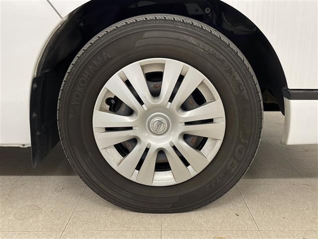 NV350キャラバンワゴン GX 純正メモリナビ(CD/BT/ラジオ/フルセグ)バックカメラ ETC 前後ドライブレコーダー 社外フロアマット オートライト プッシュスタート スマートキー×2 ドアバイザー(19枚目)