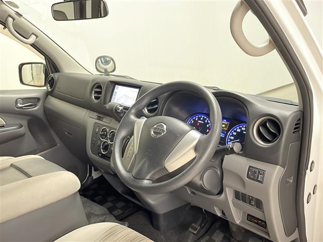 NV350キャラバンワゴン GX 純正メモリナビ(CD/BT/ラジオ/フルセグ)バックカメラ ETC 前後ドライブレコーダー 社外フロアマット オートライト プッシュスタート スマートキー×2 ドアバイザー(26枚目)