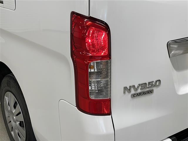 NV350キャラバンワゴン GX 純正メモリナビ(CD/BT/ラジオ/フルセグ)バックカメラ ETC 前後ドライブレコーダー 社外フロアマット オートライト プッシュスタート スマートキー×2 ドアバイザー(41枚目)