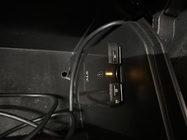 ジープ・ラングラーアンリミテッド スポーツ 社外メモリナビ(CD/ラジオ/BT/フルセグ)バックカメラ ETC ドライブレコーダー クルーズコントロール ステアリングスイッチ 横滑り防止装置 リモコンキー×2 純正18インチAW ドアバイザー(7枚目)