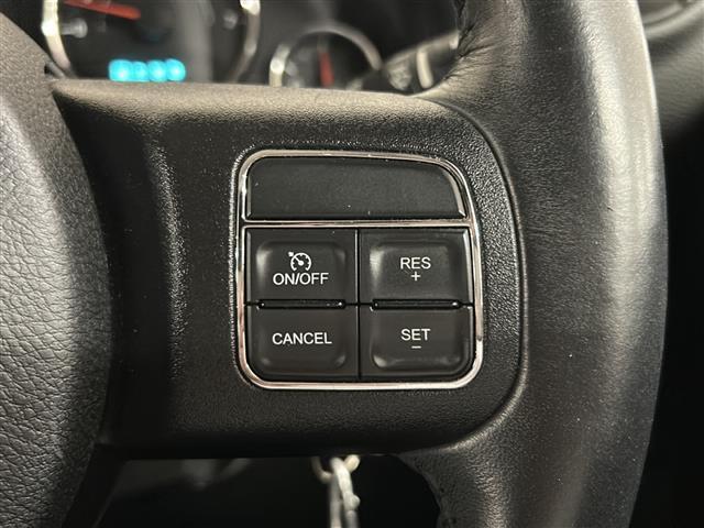 ジープ・ラングラーアンリミテッド スポーツ 社外メモリナビ(CD/ラジオ/BT/フルセグ)バックカメラ ETC ドライブレコーダー クルーズコントロール ステアリングスイッチ 横滑り防止装置 リモコンキー×2 純正18インチAW ドアバイザー(9枚目)