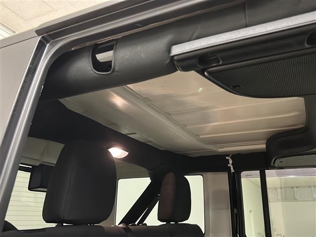 ジープ・ラングラーアンリミテッド スポーツ 社外メモリナビ(CD/ラジオ/BT/フルセグ)バックカメラ ETC ドライブレコーダー クルーズコントロール ステアリングスイッチ 横滑り防止装置 リモコンキー×2 純正18インチAW ドアバイザー(12枚目)