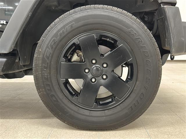 ジープ・ラングラーアンリミテッド スポーツ 社外メモリナビ(CD/ラジオ/BT/フルセグ)バックカメラ ETC ドライブレコーダー クルーズコントロール ステアリングスイッチ 横滑り防止装置 リモコンキー×2 純正18インチAW ドアバイザー(22枚目)