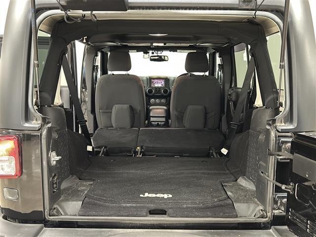 ジープ・ラングラーアンリミテッド スポーツ 社外メモリナビ(CD/ラジオ/BT/フルセグ)バックカメラ ETC ドライブレコーダー クルーズコントロール ステアリングスイッチ 横滑り防止装置 リモコンキー×2 純正18インチAW ドアバイザー(30枚目)