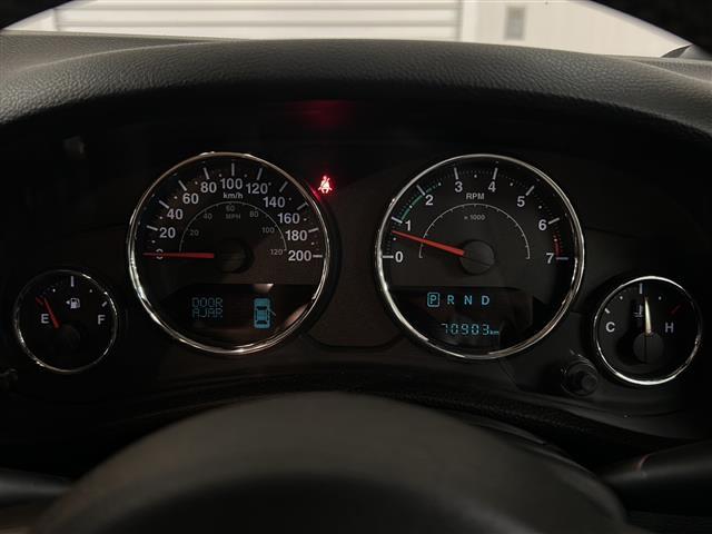 ジープ・ラングラーアンリミテッド スポーツ 社外メモリナビ(CD/ラジオ/BT/フルセグ)バックカメラ ETC ドライブレコーダー クルーズコントロール ステアリングスイッチ 横滑り防止装置 リモコンキー×2 純正18インチAW ドアバイザー(34枚目)