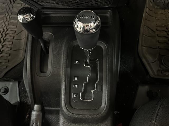 ジープ・ラングラーアンリミテッド スポーツ 社外メモリナビ(CD/ラジオ/BT/フルセグ)バックカメラ ETC ドライブレコーダー クルーズコントロール ステアリングスイッチ 横滑り防止装置 リモコンキー×2 純正18インチAW ドアバイザー(37枚目)