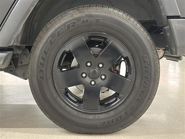 ジープ・ラングラーアンリミテッド スポーツ 社外メモリナビ(CD/ラジオ/BT/フルセグ)バックカメラ ETC ドライブレコーダー クルーズコントロール ステアリングスイッチ 横滑り防止装置 リモコンキー×2 純正18インチAW ドアバイザー(40枚目)