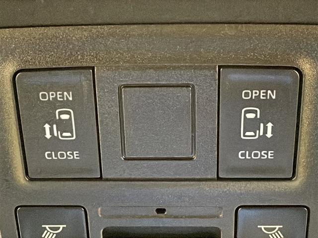 ヴォクシー ハイブリッドＳ－Ｚ　禁煙車　純正ナビ　バックカメラ　プリクラッシュセーフティ　レーントレーシングアシスト　ロードサインアシスト　レーダークルーズコントロール　両側パワスラ　純正フリップダウンモニター　ＥＴＣ２．０（6枚目）