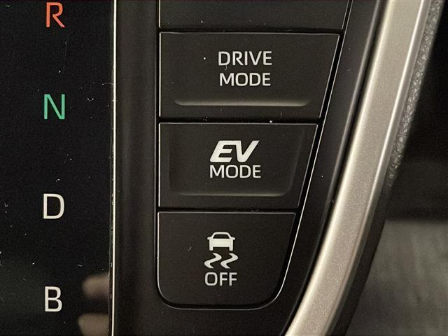 ヴォクシー ハイブリッドＳ－Ｚ　禁煙車　純正ナビ　バックカメラ　プリクラッシュセーフティ　レーントレーシングアシスト　ロードサインアシスト　レーダークルーズコントロール　両側パワスラ　純正フリップダウンモニター　ＥＴＣ２．０（9枚目）