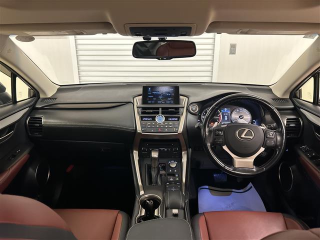 NX NX200t Iパッケージ サンルーフ 衝突軽減システム 純正ナビ バックカメラ フルセグTV 茶革シート パワーシート シートヒーター シートメモリ ハンドルヒーター オートホールド ETC レーダークルコン 3眼LED(2枚目)