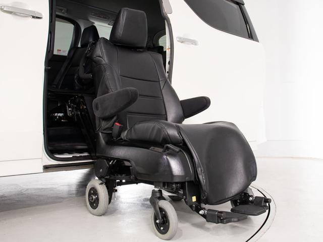 ヴェルファイア 2.5Z 禁煙&ワンオーナー車/福祉車両/後席脱着式サイドリフトアップシート/両側電動スライドドア/新品タイヤ/後席モニター/黒革調シートカバー/バックカメラ/LEDヘッドライト/ソナー/Bluetooth接続(7枚目)