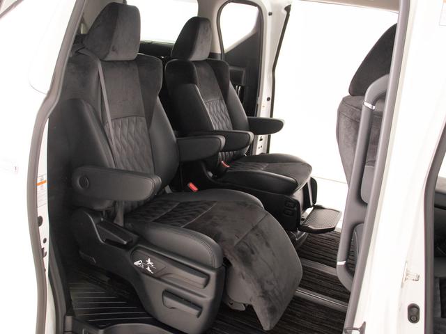 アルファードハイブリッド SR (禁煙車)(福祉車両サイドリフトアップシート)(純正10型ナビ)(後席モニター)両側自動ドア/パワーバックドア/前車追従レーダークルーズ/衝突被害軽減ブレーキ/踏み間違い防止装置/コンビハンドル/(25枚目)