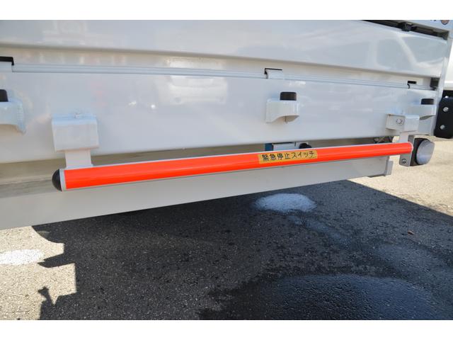デュトロ 　パッカー車プレス式（塵芥車）４．３立米　２ｔ積載　連続作動スイッチ　汚水タンク　極東開発ＧＢ４３－２２０　６ＭＴ　排出板押出式　ＬＥＤヘッドライト　ＬＥＤフォグランプ　キャブ内操作スイッチ（23枚目）