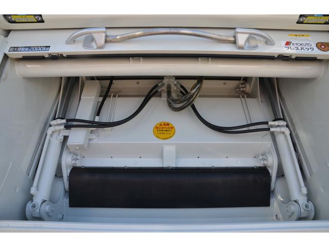 デュトロ 　パッカー車プレス式（塵芥車）４．３立米　２ｔ積載　連続作動スイッチ　汚水タンク　極東開発ＧＢ４３－２２０　６ＭＴ　排出板押出式　ＬＥＤヘッドライト　ＬＥＤフォグランプ　キャブ内操作スイッチ（24枚目）