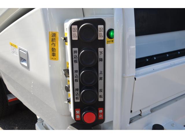 デュトロ 　パッカー車プレス式（塵芥車）４．３立米　２ｔ積載　連続作動スイッチ　汚水タンク　極東開発ＧＢ４３－２２０　６ＭＴ　排出板押出式　ＬＥＤヘッドライト　ＬＥＤフォグランプ　キャブ内操作スイッチ（27枚目）