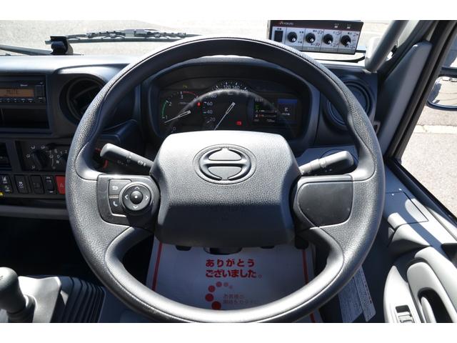 デュトロ 　パッカー車プレス式（塵芥車）４．３立米　２ｔ積載　連続作動スイッチ　汚水タンク　極東開発ＧＢ４３－２２０　６ＭＴ　排出板押出式　ＬＥＤヘッドライト　ＬＥＤフォグランプ　キャブ内操作スイッチ（35枚目）