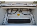 　パッカー車プレス式（塵芥車）４．３立米　２ｔ積載　連続作動スイッチ　汚水タンク　極東開発ＧＢ４３－２２０　６ＭＴ　排出板押出式　ＬＥＤヘッドライト　ＬＥＤフォグランプ　キャブ内操作スイッチ（24枚目）