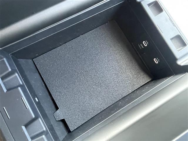 ＣＸ－６０ ＸＤ－ハイブリッド　エクスクルーシブスポーツ　純正ＳＤナビＤＴＶ　全周囲カメラ　黒革シート　ＬＥＤライト　ＥＴＣ　シートヒーター　ハンドルヒーター　置くだけ充電　Ｍｉ－ＤＲＩＶＥ　ＩＳＯＦＩＸ　ｉ－ｓｔｏｐ　ＡＵＴＯＨＯＲＤ　リアスポイラー（11枚目）