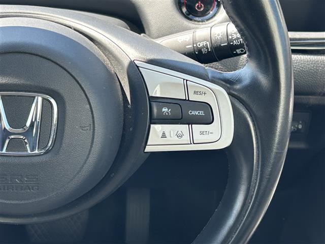 フィット ｅ：ＨＥＶリュクス　純正ナビバックカメラホンダセンシング前後コーナーセンサー革巻きステアリングステアリングリモコンレザーシートＤ／Ｎ席シートヒーターオートライトＬＥＤライトフォグランプ電動格納ミラーウィンカーミラーＥＴＣ（6枚目）