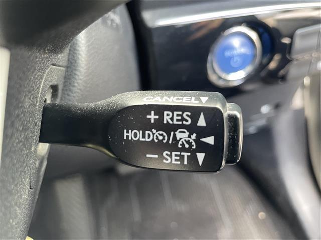 プリウス Ｓ　純正ナビ　フルセグＴＶ　バックカメラ　トヨタセーフティセンス　車両接近通報装置　革巻きステアリング　ステアリングリモコン　オートライト　ＬＥＤライト　電動格納ミラー　ウィンカーミラー　社外ＥＴＣ（7枚目）