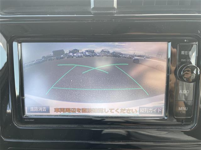 プリウス Ｓ　純正ナビ　フルセグＴＶ　バックカメラ　トヨタセーフティセンス　車両接近通報装置　革巻きステアリング　ステアリングリモコン　オートライト　ＬＥＤライト　電動格納ミラー　ウィンカーミラー　社外ＥＴＣ（8枚目）