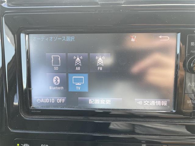 プリウス Ｓ　純正ナビ　フルセグＴＶ　バックカメラ　トヨタセーフティセンス　車両接近通報装置　革巻きステアリング　ステアリングリモコン　オートライト　ＬＥＤライト　電動格納ミラー　ウィンカーミラー　社外ＥＴＣ（9枚目）