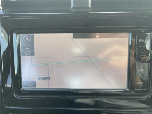 プリウス Ｓ　純正ナビ　フルセグＴＶ　バックカメラ　トヨタセーフティセンス　車両接近通報装置　革巻きステアリング　ステアリングリモコン　オートライト　ＬＥＤライト　電動格納ミラー　ウィンカーミラー　社外ＥＴＣ（10枚目）