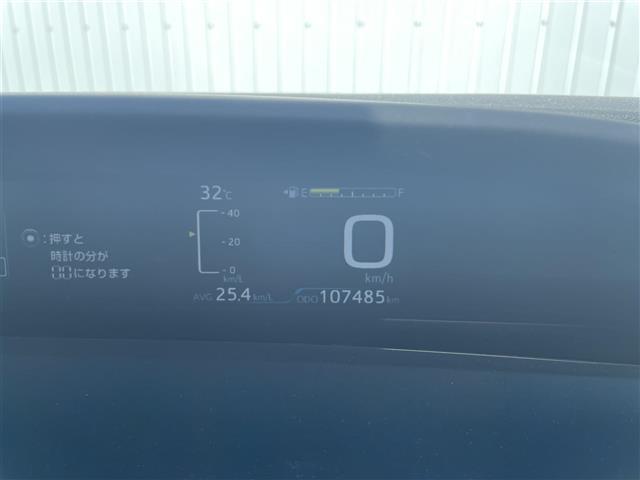 プリウス Ｓ　純正ナビ　フルセグＴＶ　バックカメラ　トヨタセーフティセンス　車両接近通報装置　革巻きステアリング　ステアリングリモコン　オートライト　ＬＥＤライト　電動格納ミラー　ウィンカーミラー　社外ＥＴＣ（11枚目）