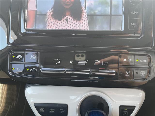 プリウス Ｓ　純正ナビ　フルセグＴＶ　バックカメラ　トヨタセーフティセンス　車両接近通報装置　革巻きステアリング　ステアリングリモコン　オートライト　ＬＥＤライト　電動格納ミラー　ウィンカーミラー　社外ＥＴＣ（14枚目）