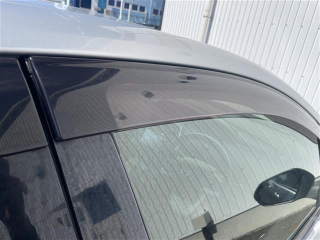 プリウス Ｓ　純正ナビ　フルセグＴＶ　バックカメラ　トヨタセーフティセンス　車両接近通報装置　革巻きステアリング　ステアリングリモコン　オートライト　ＬＥＤライト　電動格納ミラー　ウィンカーミラー　社外ＥＴＣ（20枚目）