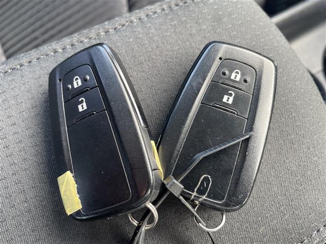 プリウス Ｓ　純正ナビ　フルセグＴＶ　バックカメラ　トヨタセーフティセンス　車両接近通報装置　革巻きステアリング　ステアリングリモコン　オートライト　ＬＥＤライト　電動格納ミラー　ウィンカーミラー　社外ＥＴＣ（23枚目）