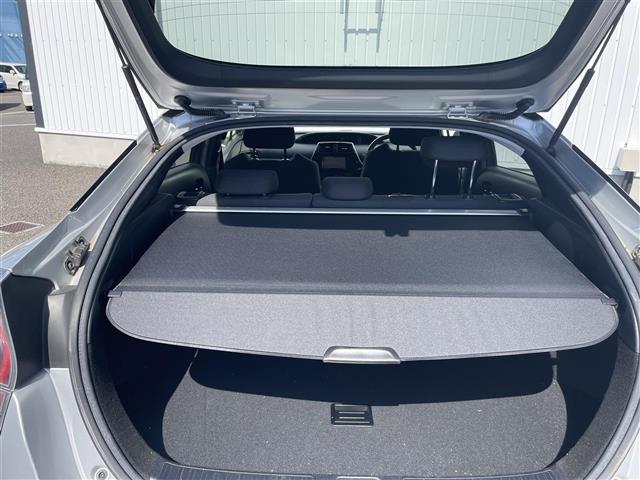 プリウス Ｓ　純正ナビ　フルセグＴＶ　バックカメラ　トヨタセーフティセンス　車両接近通報装置　革巻きステアリング　ステアリングリモコン　オートライト　ＬＥＤライト　電動格納ミラー　ウィンカーミラー　社外ＥＴＣ（30枚目）