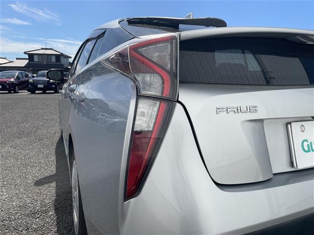 プリウス Ｓ　純正ナビ　フルセグＴＶ　バックカメラ　トヨタセーフティセンス　車両接近通報装置　革巻きステアリング　ステアリングリモコン　オートライト　ＬＥＤライト　電動格納ミラー　ウィンカーミラー　社外ＥＴＣ（39枚目）