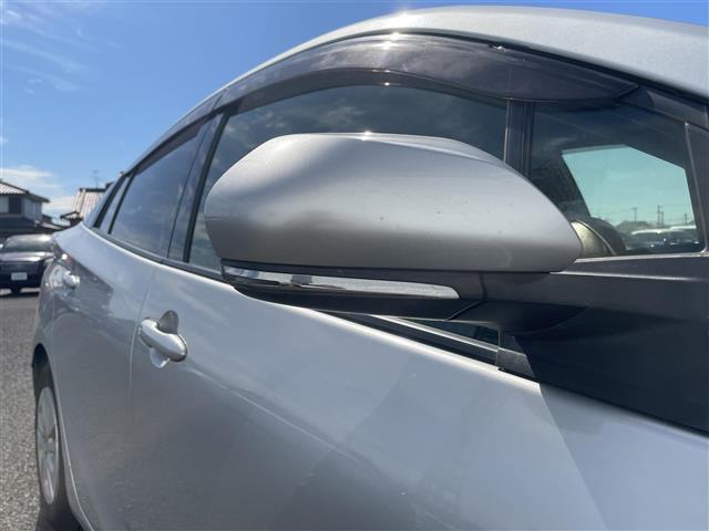 プリウス Ｓ　純正ナビ　フルセグＴＶ　バックカメラ　トヨタセーフティセンス　車両接近通報装置　革巻きステアリング　ステアリングリモコン　オートライト　ＬＥＤライト　電動格納ミラー　ウィンカーミラー　社外ＥＴＣ（40枚目）