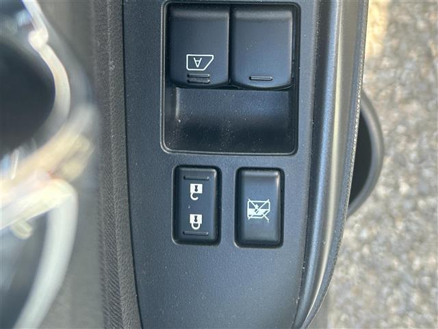ノート ｅ－パワー　Ｘ　ブラックアロー　純正ナビ　フルセグＴＶ　アラウンドビューモニター　レーダークルーズコントロール　衝突軽減ブレーキ　レーンキープアシスト　オートマチックハイビーム　横滑り防止装置　ＥＴＣ　ステアリングスイッチ（17枚目）
