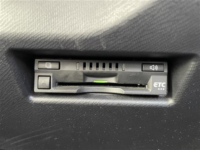 アクア Ｇ　純正ナビ　フルセグＴＶ　バックカメラ　トヨタセーフティセンス　ドライブレコーダー　社外ＧＰＳ　ＥＴＣ　クルーズコントロール　横滑り防止装置　革巻きステアリング　ステアリングスイッチ　ドアバイザー（12枚目）