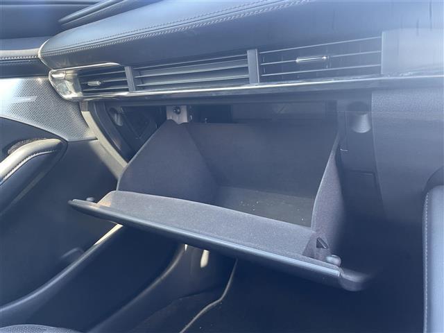 MAZDA3ファストバック 20S レトロスポーツエディション 純正ナビ/アンドロイドオート/アップルカープレイ/フルセグTV/全方位カメラ/レーダークルーズコントロール/ブラインドスポットモニター/ヘッドアップディスプレイ/前後ドライブレコーダー/ETC(27枚目)