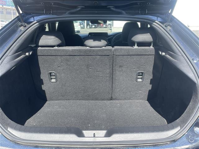 MAZDA3ファストバック 20S レトロスポーツエディション 純正ナビ/アンドロイドオート/アップルカープレイ/フルセグTV/全方位カメラ/レーダークルーズコントロール/ブラインドスポットモニター/ヘッドアップディスプレイ/前後ドライブレコーダー/ETC(31枚目)