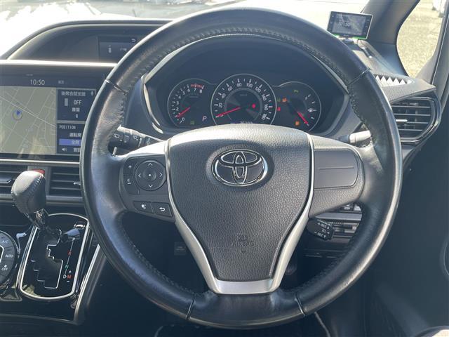 ヴォクシー ZS 煌II 純正ナビフリップダウンバックカメラトヨタセーフティセンス前後コーナーセンサー革巻きステアリングステアリングリモコン純正後席用モニターオートライトLEDライトフォグランプルトインETC(5枚目)