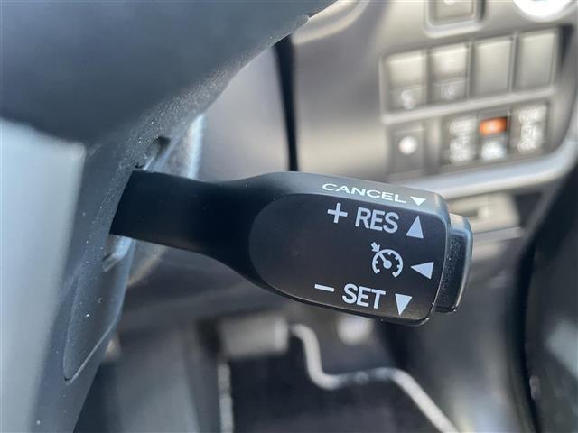 ヴォクシー ZS 煌II 純正ナビフリップダウンバックカメラトヨタセーフティセンス前後コーナーセンサー革巻きステアリングステアリングリモコン純正後席用モニターオートライトLEDライトフォグランプルトインETC(10枚目)