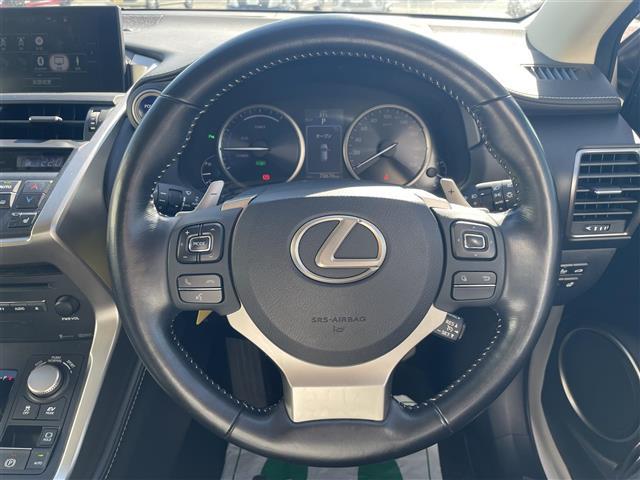 NX NX300h 純正ナビフルセグTV全周囲カメラブラインドスポットモニタードライブレコーダーETC2.0LEDヘッドライトオートライトフォグランプクルーズコントロール革巻きステアリングステアリングスイッチ(6枚目)