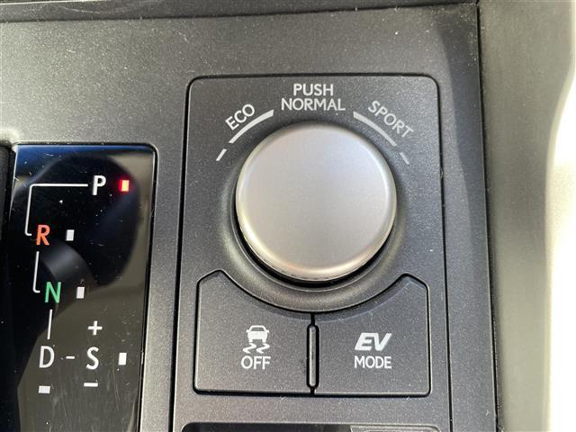 NX NX300h 純正ナビフルセグTV全周囲カメラブラインドスポットモニタードライブレコーダーETC2.0LEDヘッドライトオートライトフォグランプクルーズコントロール革巻きステアリングステアリングスイッチ(18枚目)