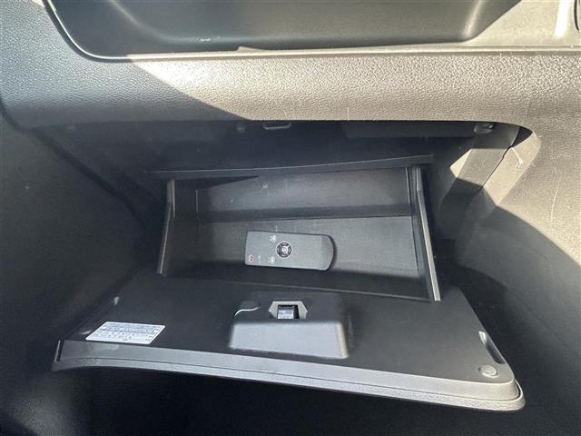 セレナ ハイウェイスター　プロパイロットエディション　純正ナビフルセグＴＶアラウンドビューモニターフリップダウンモニタープロパイロットエマージェンシーブレーキレーンキープアシスト横滑り防止ＥＴＣ両側電動スライドドア革巻きステアリングステアリングスイッチ（16枚目）