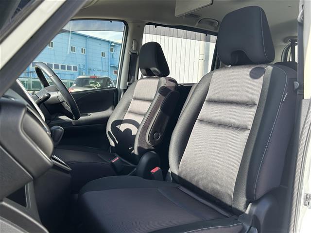 セレナ ハイウェイスター　プロパイロットエディション　純正ナビフルセグＴＶアラウンドビューモニターフリップダウンモニタープロパイロットエマージェンシーブレーキレーンキープアシスト横滑り防止ＥＴＣ両側電動スライドドア革巻きステアリングステアリングスイッチ（24枚目）