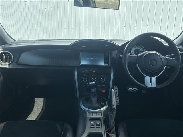 ８６ ＧＴリミテッド　社外ナビフルセグＴＶモデリスタエアロＲＡＹＳアルミホイールハーフレザーシート前席シートヒータードライブレコーダーヤマハＣＯＸパフォーマンスダンパーＥＴＣ純正フロアマット革巻きステアリング（3枚目）