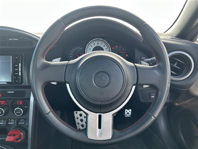 ８６ ＧＴリミテッド　社外ナビフルセグＴＶモデリスタエアロＲＡＹＳアルミホイールハーフレザーシート前席シートヒータードライブレコーダーヤマハＣＯＸパフォーマンスダンパーＥＴＣ純正フロアマット革巻きステアリング（8枚目）